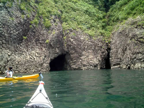 Kayaking in Izu rock formations