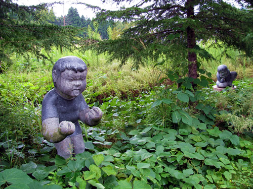 children statue haikyo